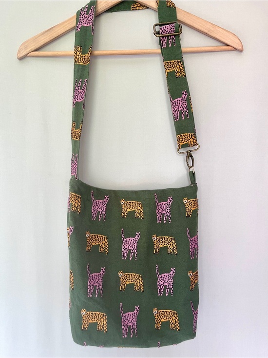 Unbranded Handbags - Green Canvas Embroidered Leopard Crossbody Tote Bag Adjustable Strap